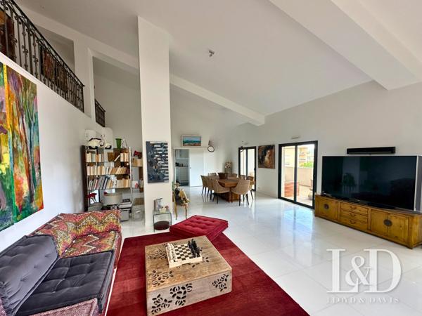 SPLENDIDE DUPLEX DOTE D'UNE VUE UNIQUE SUR LES MONTAGNES