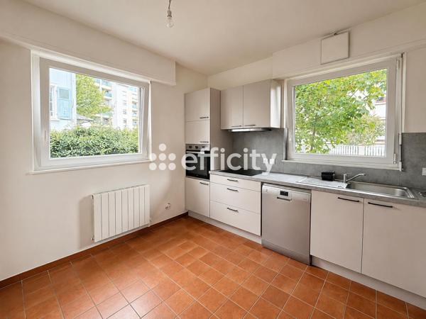 Maison
         5 pièces
        - 144 m² Exclusivité 395 000 € *