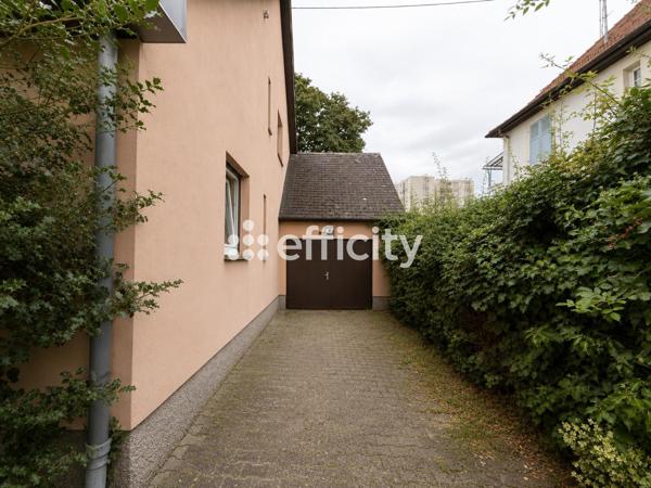 Maison
         5 pièces
        - 144 m² Exclusivité 395 000 € *