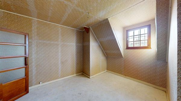 Maison d'architecte des années 80 au sud de louhans et ses 157 arcades proche de L'autoroute A6 et A39