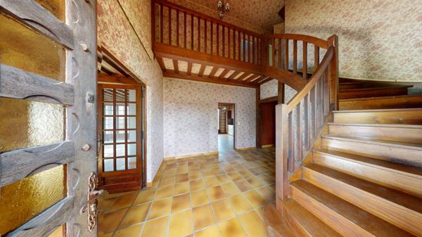 Maison d'architecte des années 80 au sud de louhans et ses 157 arcades proche de L'autoroute A6 et A39