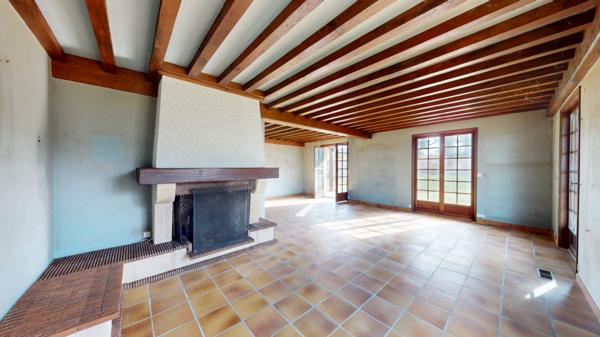 Maison d'architecte des années 80 au sud de louhans et ses 157 arcades proche de L'autoroute A6 et A39