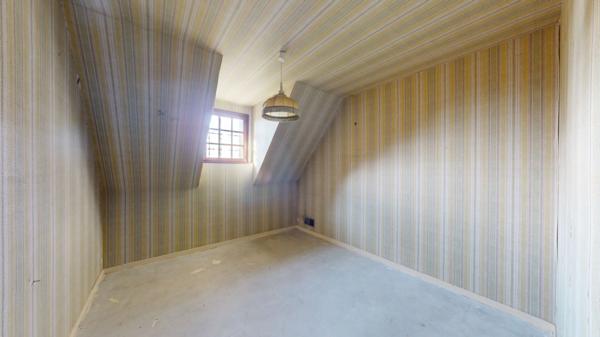 Maison d'architecte des années 80 au sud de louhans et ses 157 arcades proche de L'autoroute A6 et A39