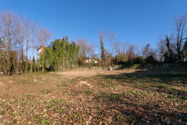 Francheville - Terrain Constructible et Viabilisé de 1258 m²
