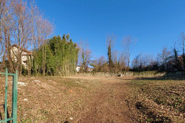 Francheville - Terrain Constructible et Viabilisé de 1258 m²