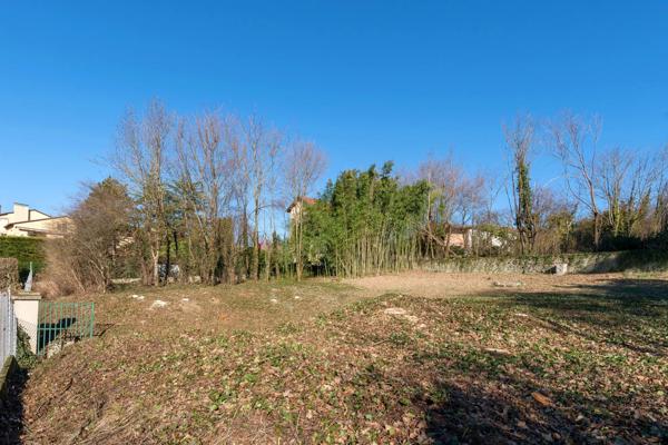 Francheville - Terrain Constructible et Viabilisé de 1258 m²