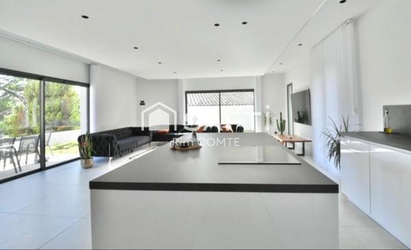 Coup de cœur pour cette maison récente avec des prestations de qualité !!