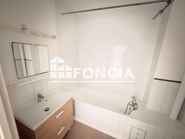 Location Appartement 2 pièces 50 m² - 70 BOULEVARD DES ROCS Poitiers 86000