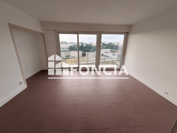 Location Appartement 2 pièces 50 m² - 70 BOULEVARD DES ROCS Poitiers 86000