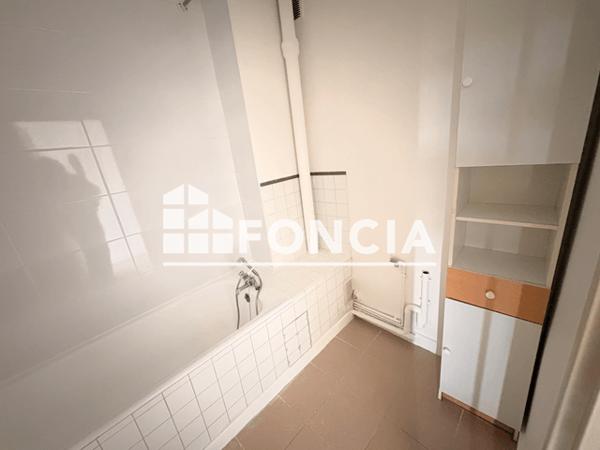 Location Appartement 2 pièces 50 m² - 70 BOULEVARD DES ROCS Poitiers 86000
