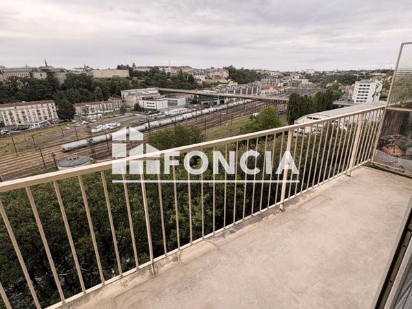 Location Appartement 2 pièces 50 m² - 70 BOULEVARD DES ROCS Poitiers 86000