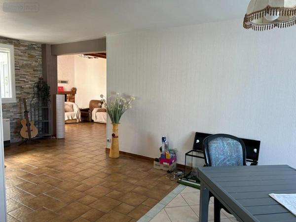 Maison à vendre à Guingamp dans les Côtes-d'Armor (22200), ref : 22064-1082