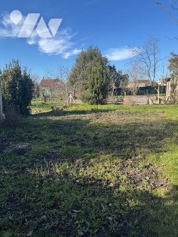 Maison de plain-pied avec 2 chambres.