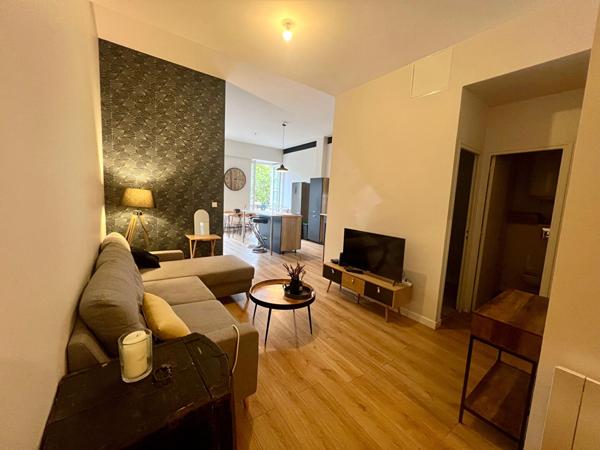 APPARTEMENT MEUBLE EN CENTRE-VILLE DE CARCASSONNE