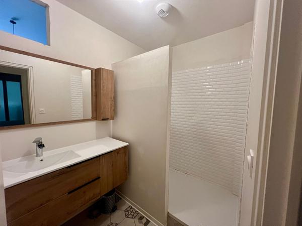 APPARTEMENT MEUBLE EN CENTRE-VILLE DE CARCASSONNE