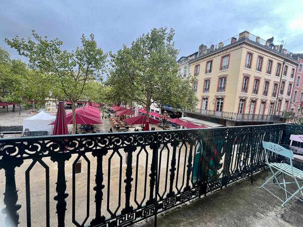 APPARTEMENT MEUBLE EN CENTRE-VILLE DE CARCASSONNE