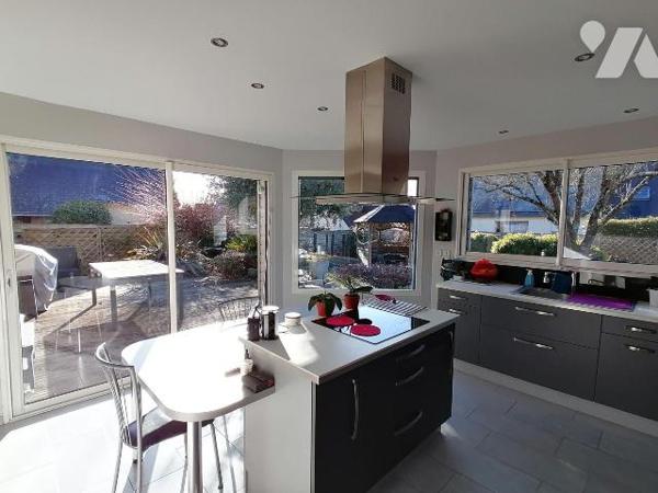 EXCLUSIVITE TRENTE CINQ NOTAIRES !! Au c?ur d'un quartier calme, familial et aéré, venez découv...