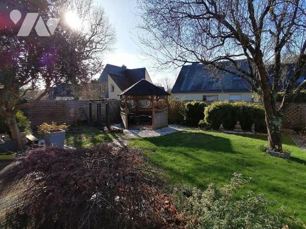 EXCLUSIVITE TRENTE CINQ NOTAIRES !! Au c?ur d'un quartier calme, familial et aéré, venez découv...