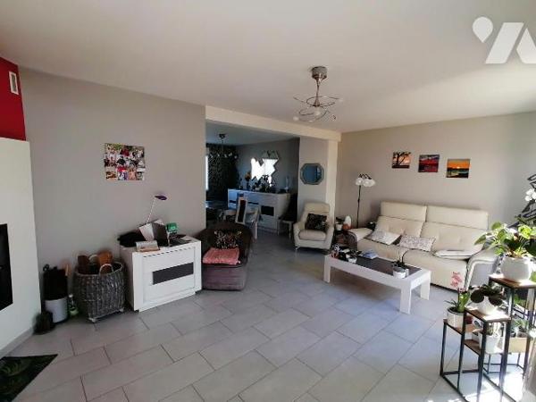 EXCLUSIVITE TRENTE CINQ NOTAIRES !! Au c?ur d'un quartier calme, familial et aéré, venez découv...