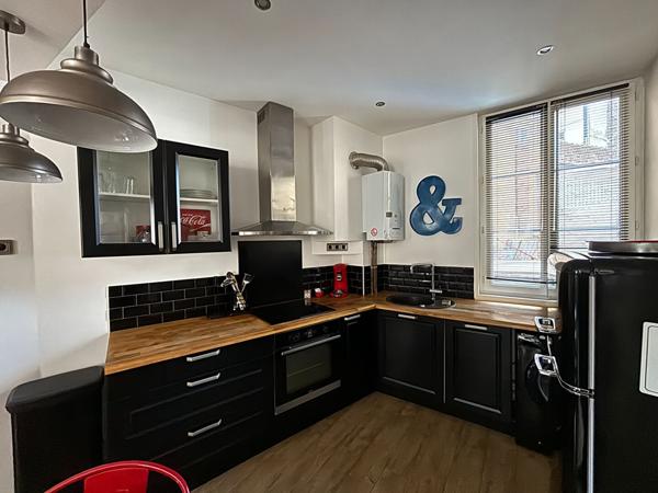 L'Adresse vous présente ce F2 meublé en plein centre-ville Havrais entièrement rénové !