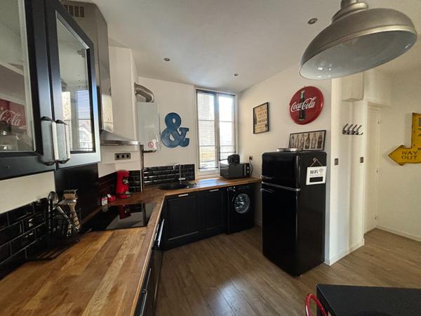 L'Adresse vous présente ce F2 meublé en plein centre-ville Havrais entièrement rénové !