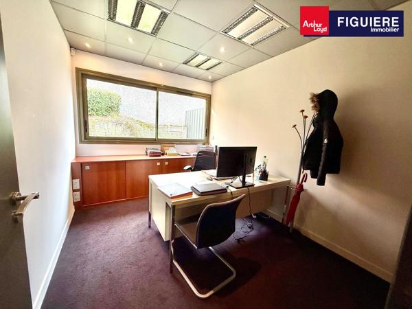 BUREAUX DE TRÈS BON STANDING EN CV D'AIX AVEC PARKING
