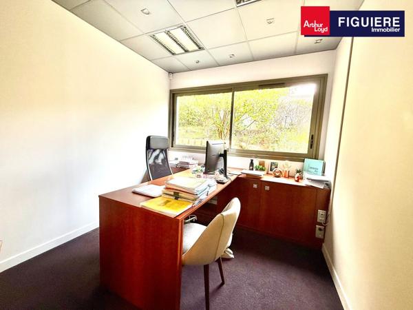 BUREAUX DE TRÈS BON STANDING EN CV D'AIX AVEC PARKING