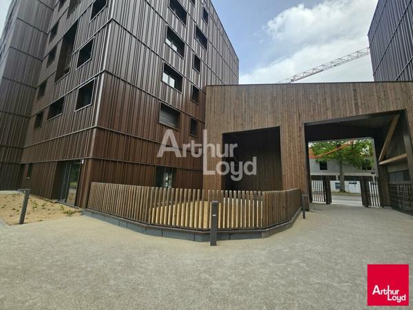 ANGERS quartier Belle-Beille, cellule commerciale de 174 m² avec terrasse privative