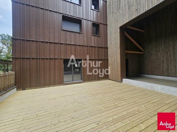 ANGERS quartier Belle-Beille, cellule commerciale de 174 m² avec terrasse privative