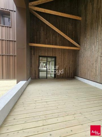 ANGERS quartier Belle-Beille, cellule commerciale de 174 m² avec terrasse privative