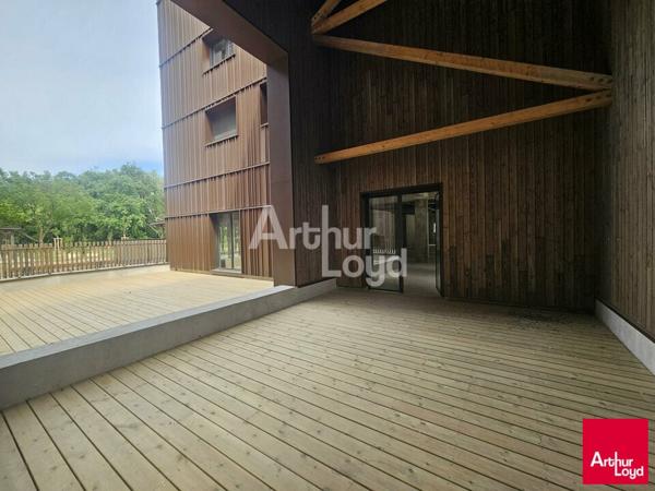 ANGERS quartier Belle-Beille, cellule commerciale de 174 m² avec terrasse privative