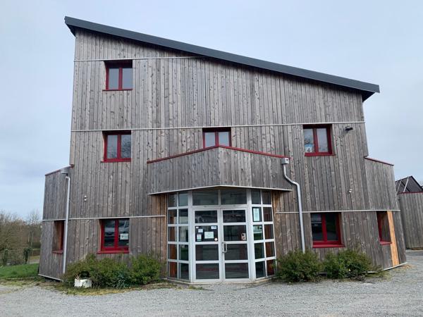 Location de bureaux à Bouguenais proche périphérique dans bâtiment moderne