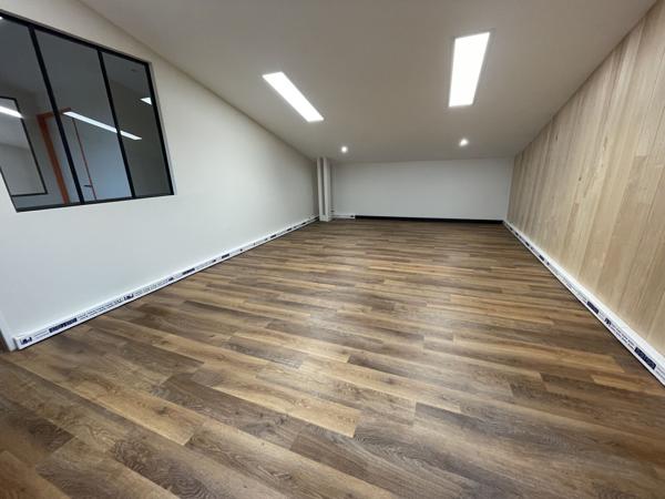 Location de bureaux à Bouguenais proche périphérique dans bâtiment moderne