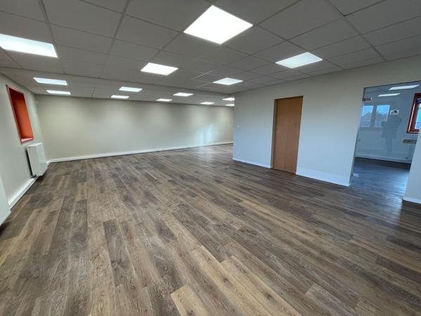 Location de bureaux à Bouguenais proche périphérique dans bâtiment moderne