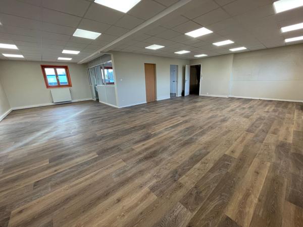 Location de bureaux à Bouguenais proche périphérique dans bâtiment moderne