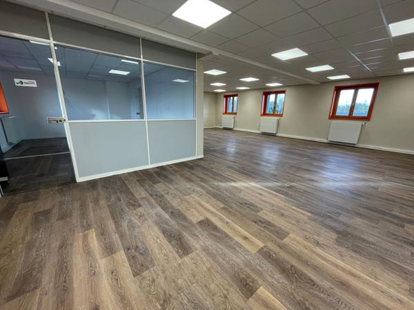 Location de bureaux à Bouguenais proche périphérique dans bâtiment moderne