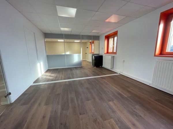 Location de bureaux à Bouguenais proche périphérique dans bâtiment moderne