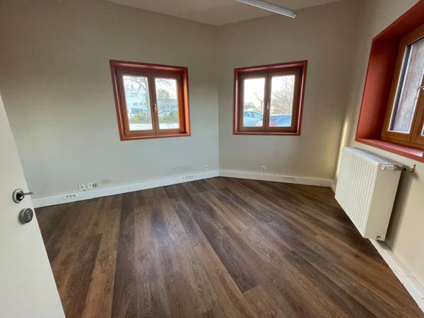 Location de bureaux à Bouguenais proche périphérique dans bâtiment moderne