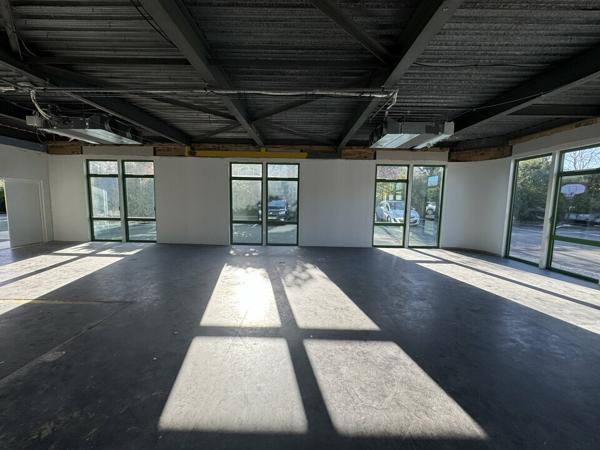 FONDETTES BUREAUX A LOUER 80 M² CONTEMPORAIN CLASSE ARCHITECTURE