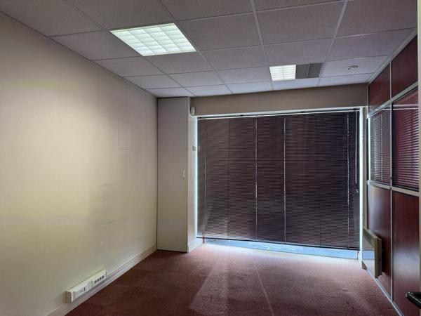 TOURS MIRABEAU BUREAU COMMERCIAL A LOUER 90 m² - BELLE VISIBILITE