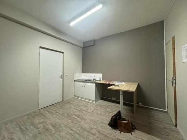 TOURS MIRABEAU BUREAU COMMERCIAL A LOUER 90 m² - BELLE VISIBILITE