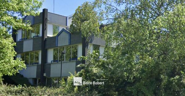 Bureaux à vendre avec espaces lumineux à Lissieu dans le parc du Bois de Dieu