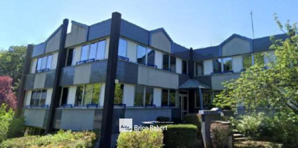 Bureaux à vendre avec espaces lumineux à Lissieu dans le parc du Bois de Dieu