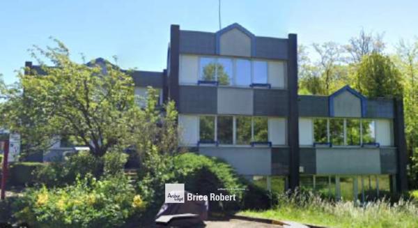 Bureaux à vendre avec espaces lumineux à Lissieu dans le parc du Bois de Dieu