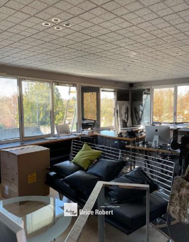 Bureaux à vendre avec espaces lumineux à Lissieu dans le parc du Bois de Dieu