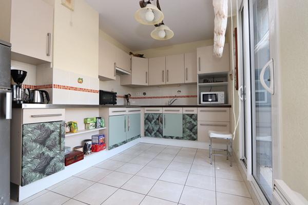 Appartement T3 de 74 m² situé au dernier étage avec ascenseur - Grande terrase privative - Garage fermé