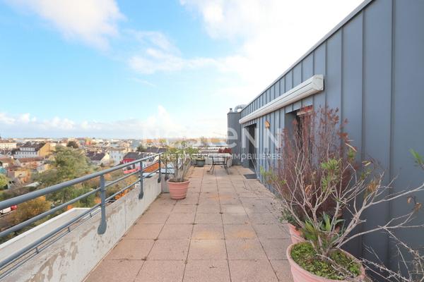 Appartement T3 de 74 m² situé au dernier étage avec ascenseur - Grande terrase privative - Garage fermé