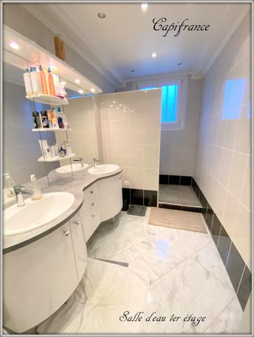 Dpt (93), à vendre maison P9 de 250 m² - Terrain de 385,00 m²