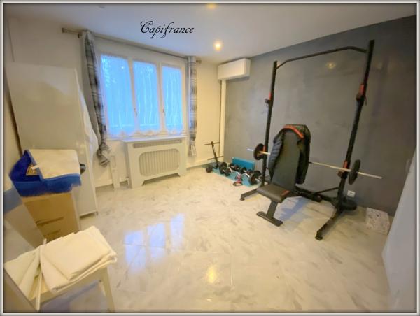 Dpt (93), à vendre maison P9 de 250 m² - Terrain de 385,00 m²