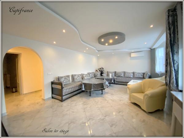 Dpt (93), à vendre maison P9 de 250 m² - Terrain de 385,00 m²